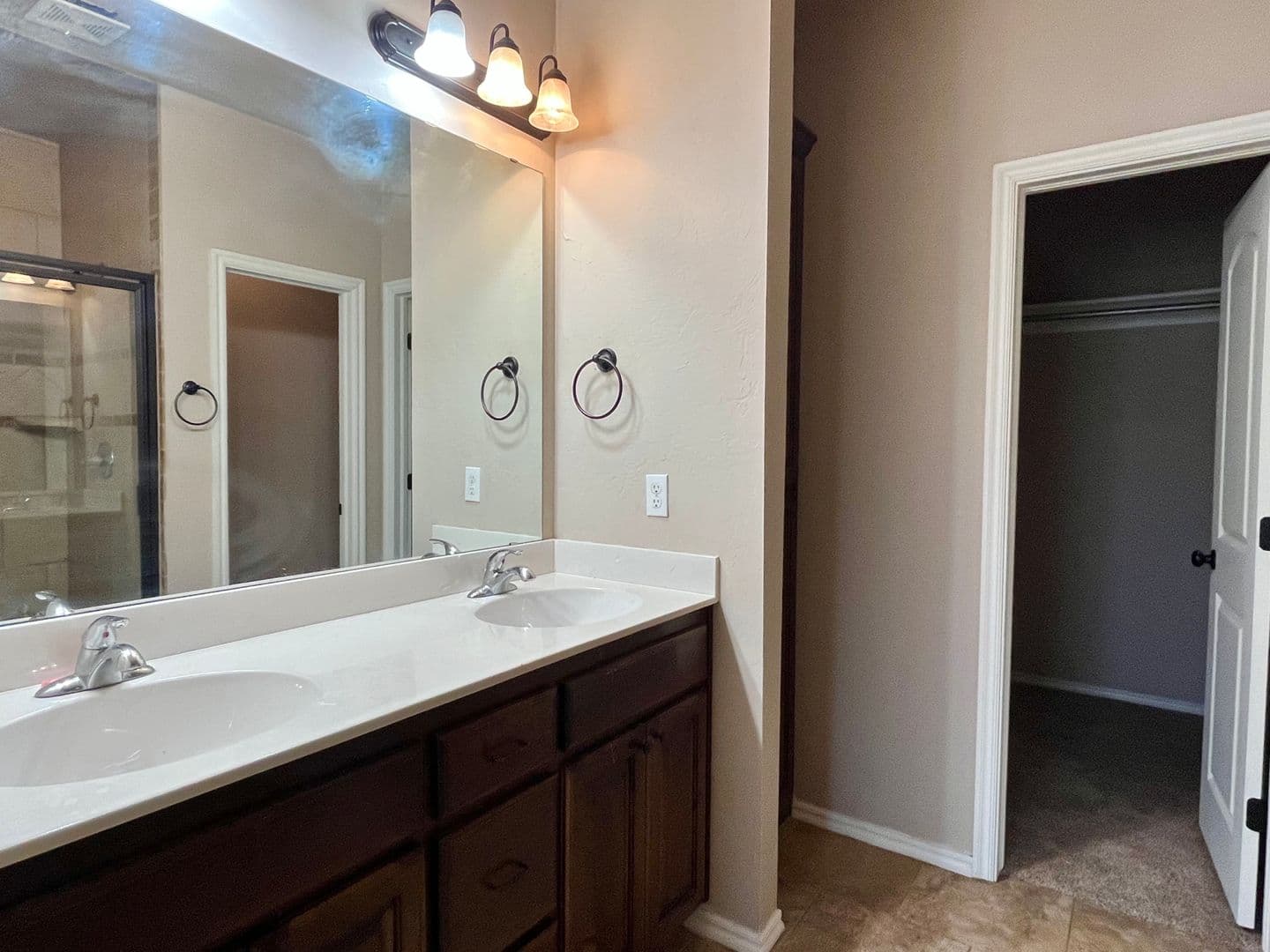 Yukon House: 11406 NW 121st Place
