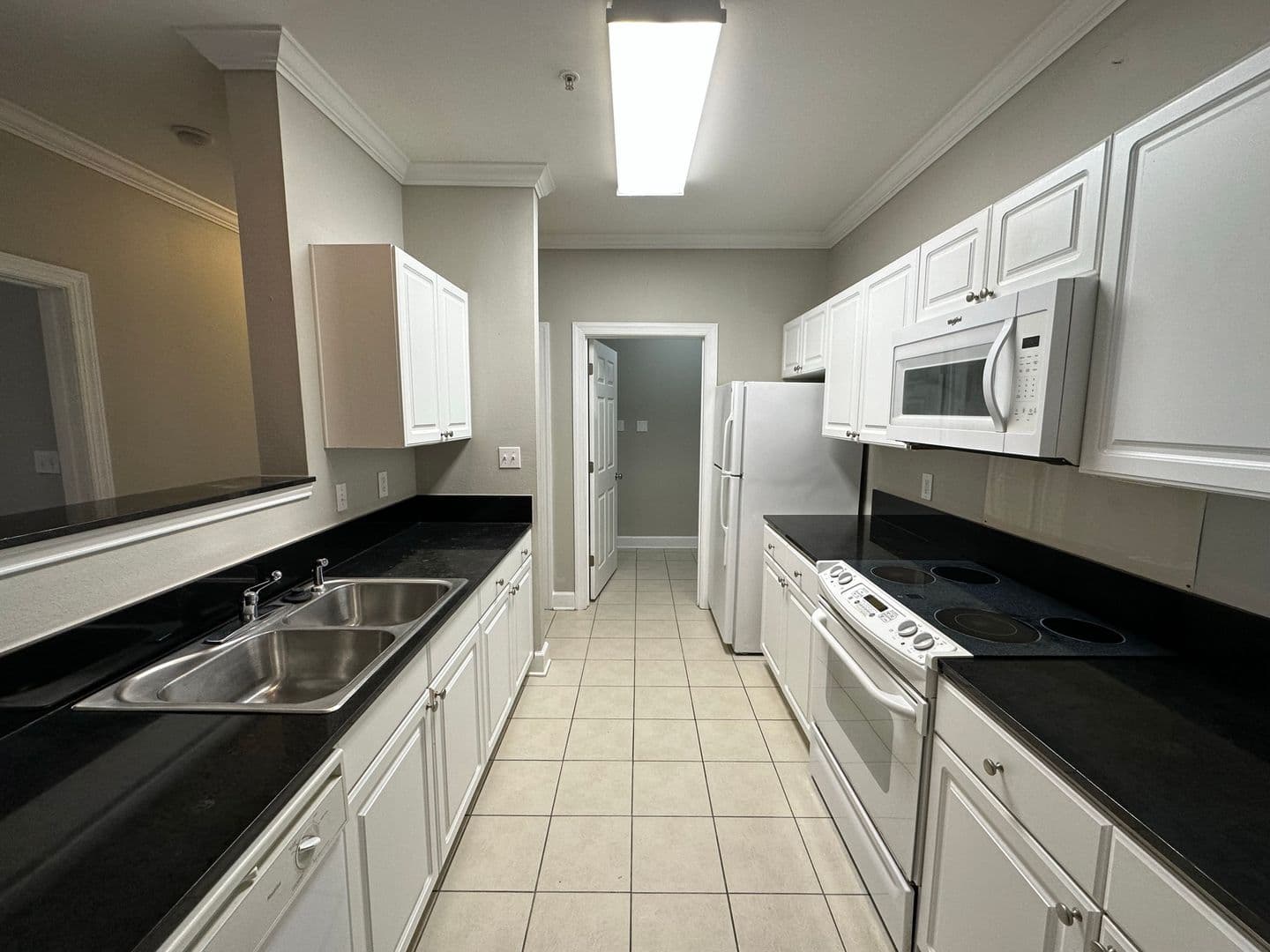 Foley House: 450 Park Avenue #104