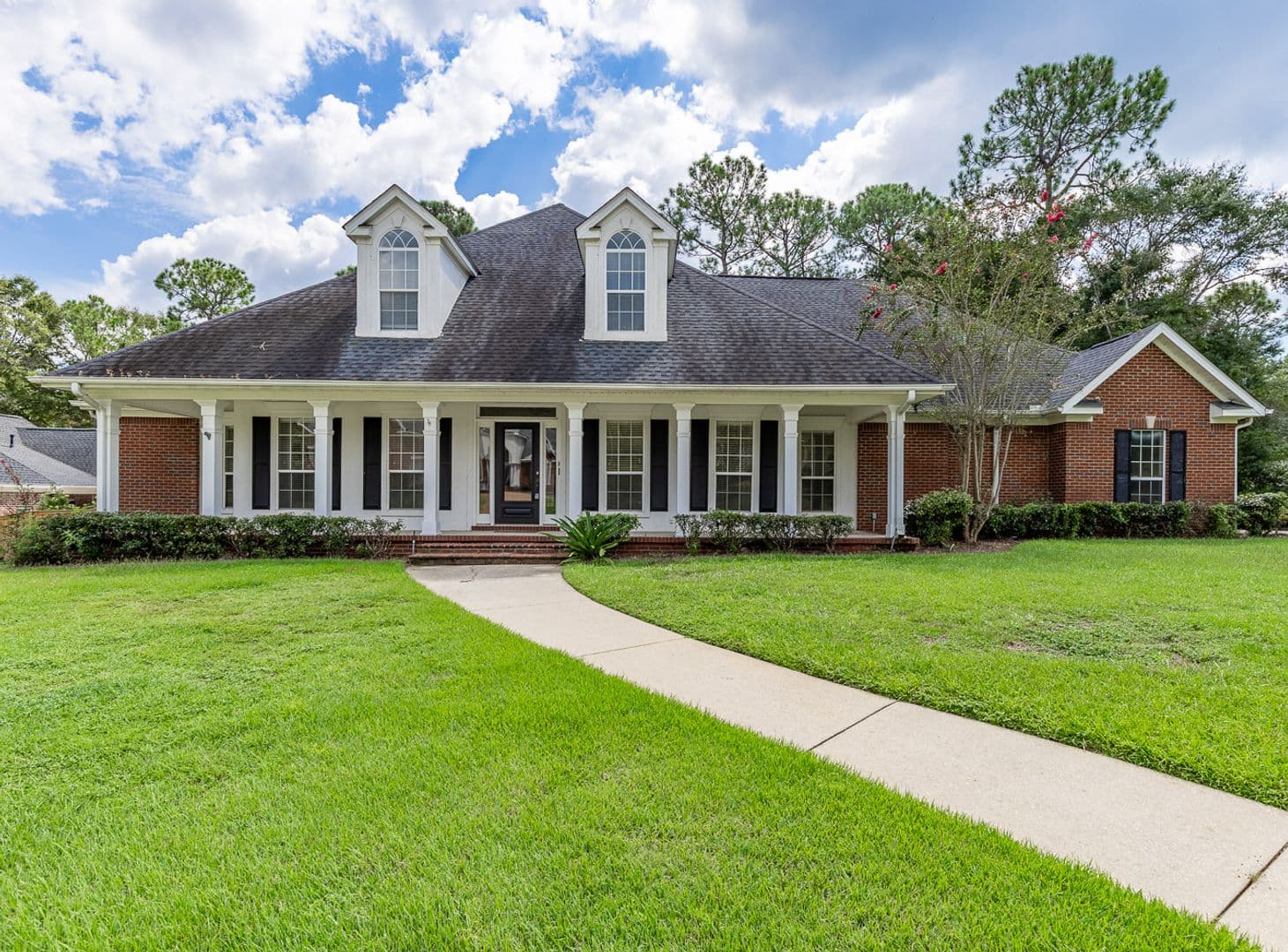 Fairhope House: 212 North Cir.