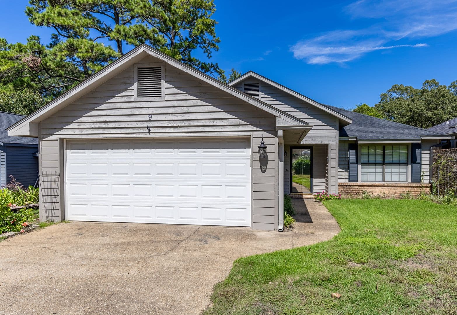 Daphne House: 9 Parma Dr.