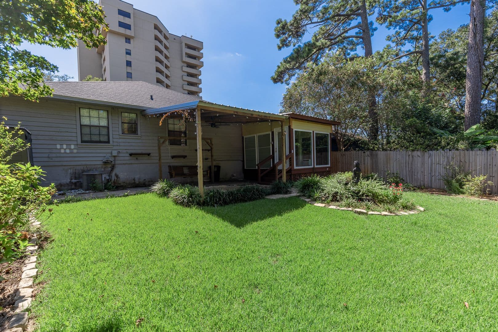 Daphne House: 9 Parma Dr.