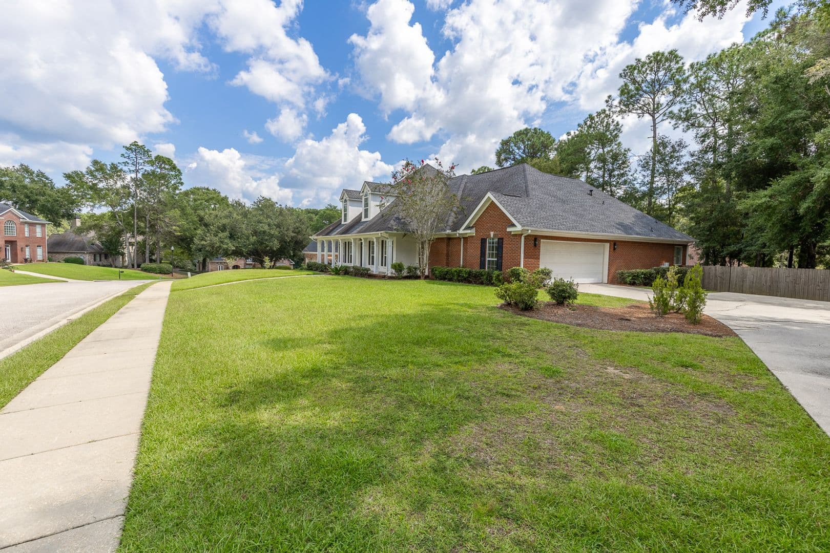 Fairhope House: 212 North Cir.