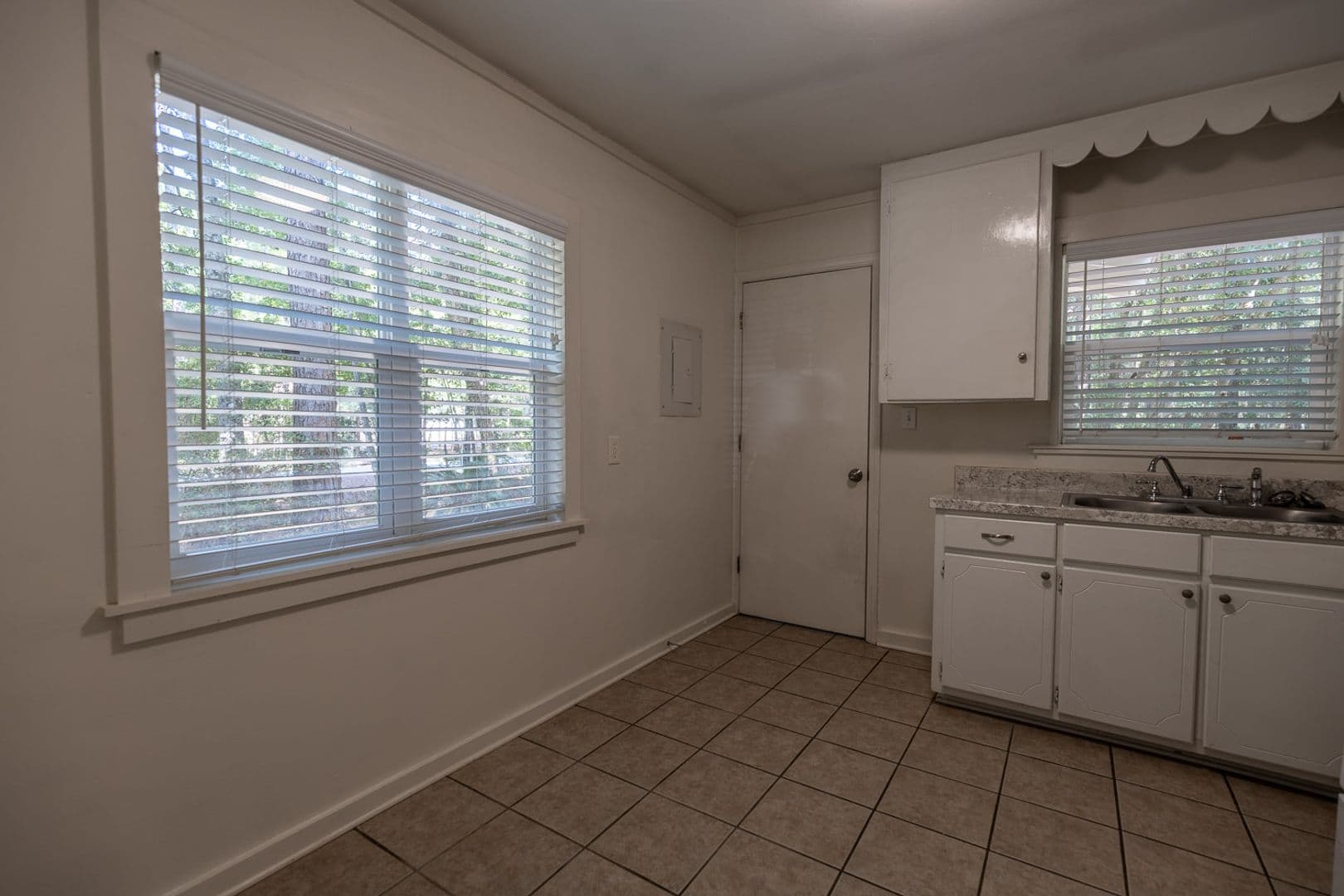 Fairhope House: 15750 Scenic Hwy. 98