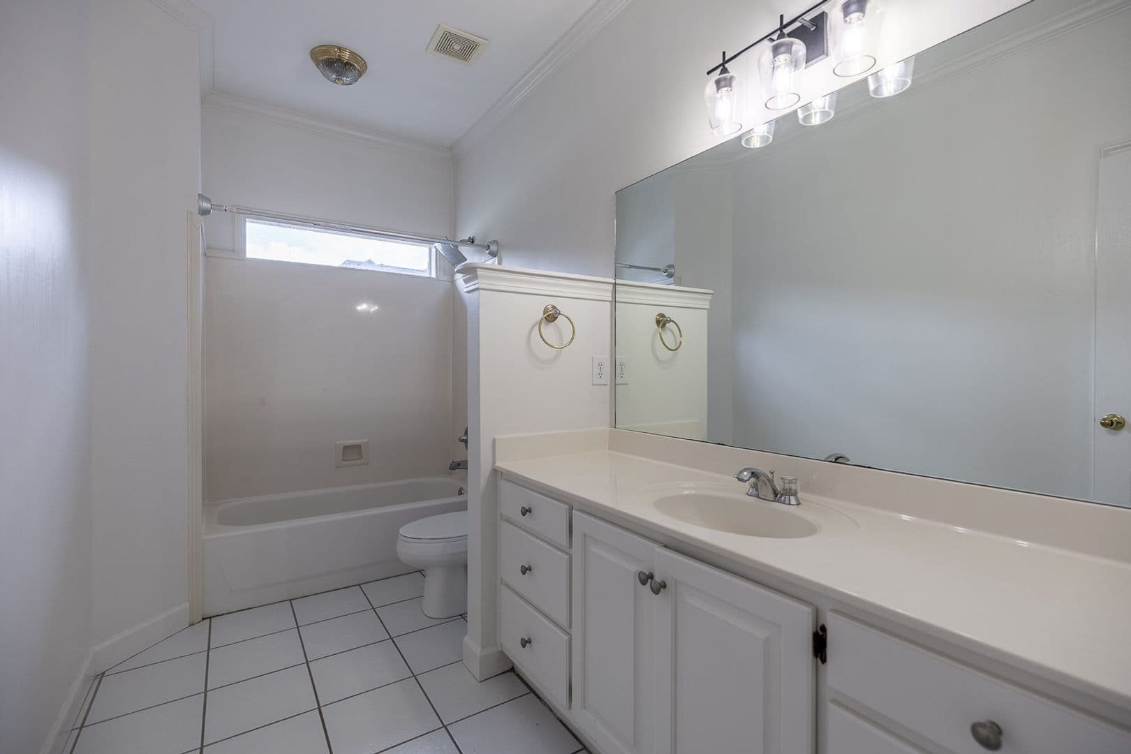 Fairhope House: 212 North Cir.