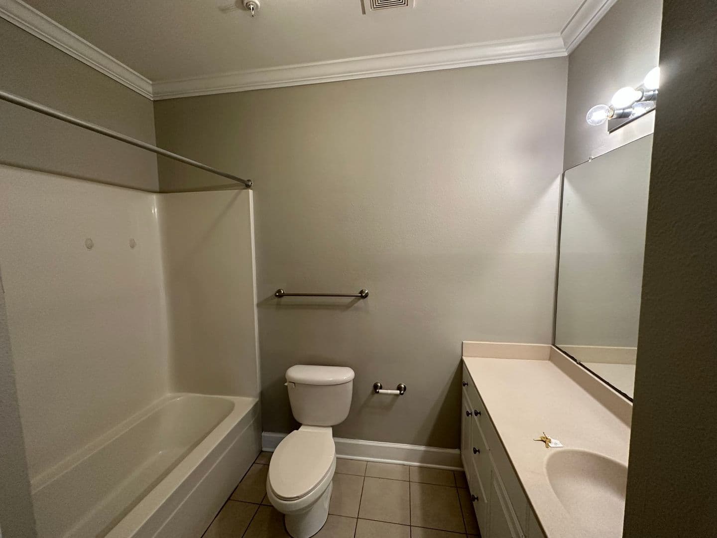 Foley House: 450 Park Avenue #104