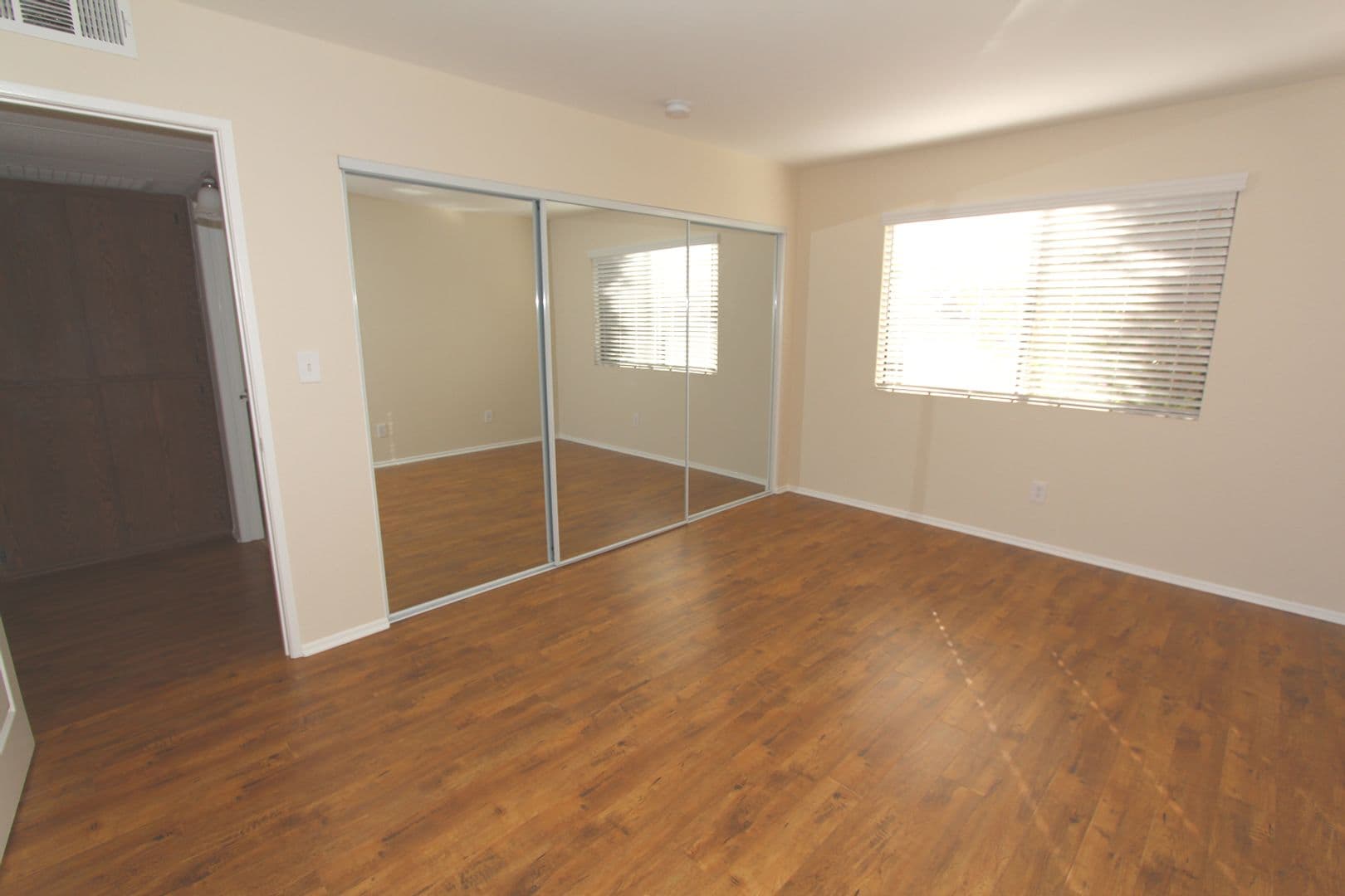 Sherman Oaks Apartment: 5421 Kester Ave.