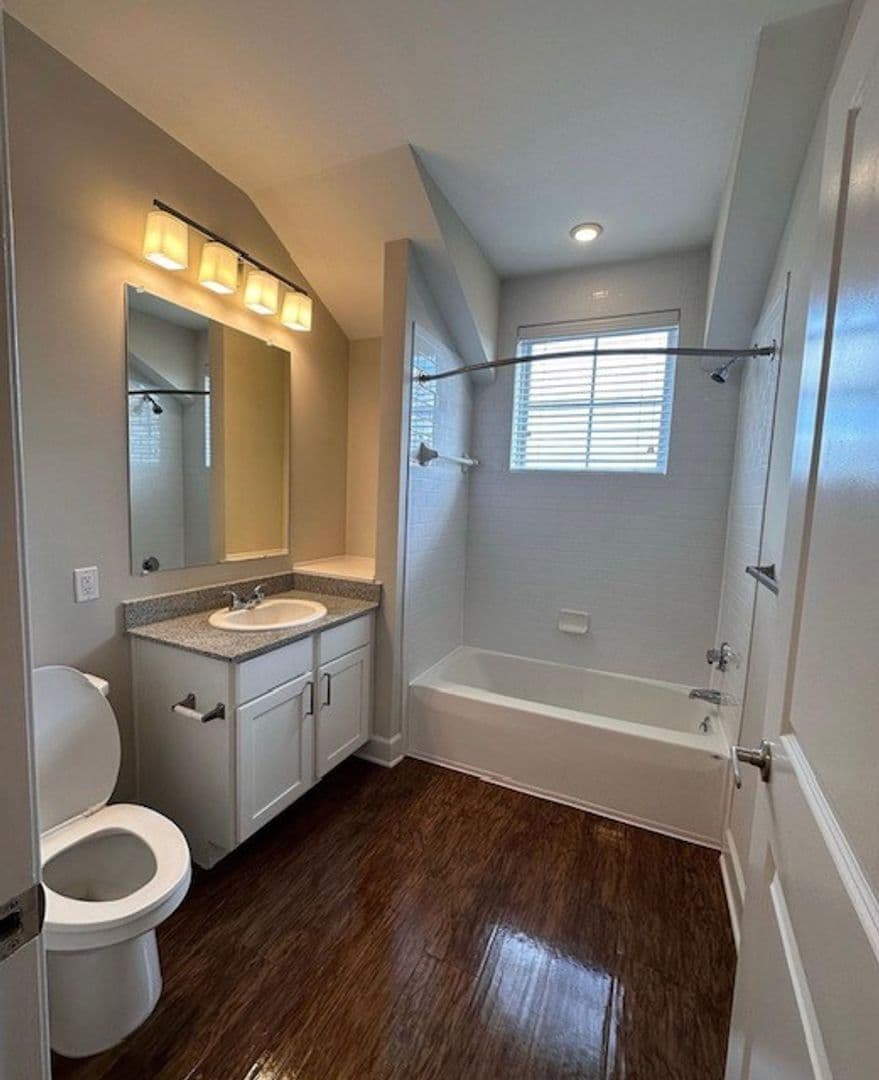 Old Saybrook Apartment: 7 N Main St