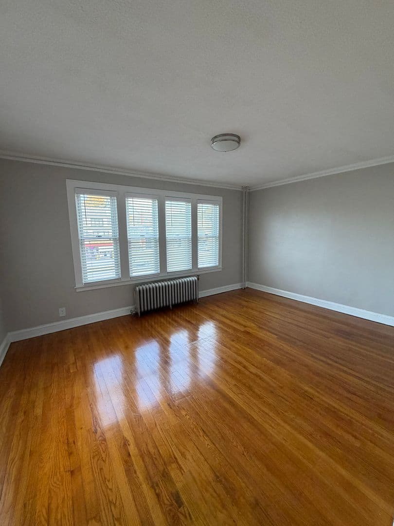 West Hartford Apartment: 843 Farmington Avenue