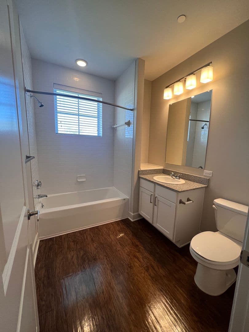 Old Saybrook Apartment: 7 N Main St