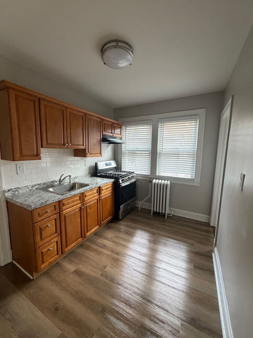 West Hartford Apartment: 843 Farmington Avenue