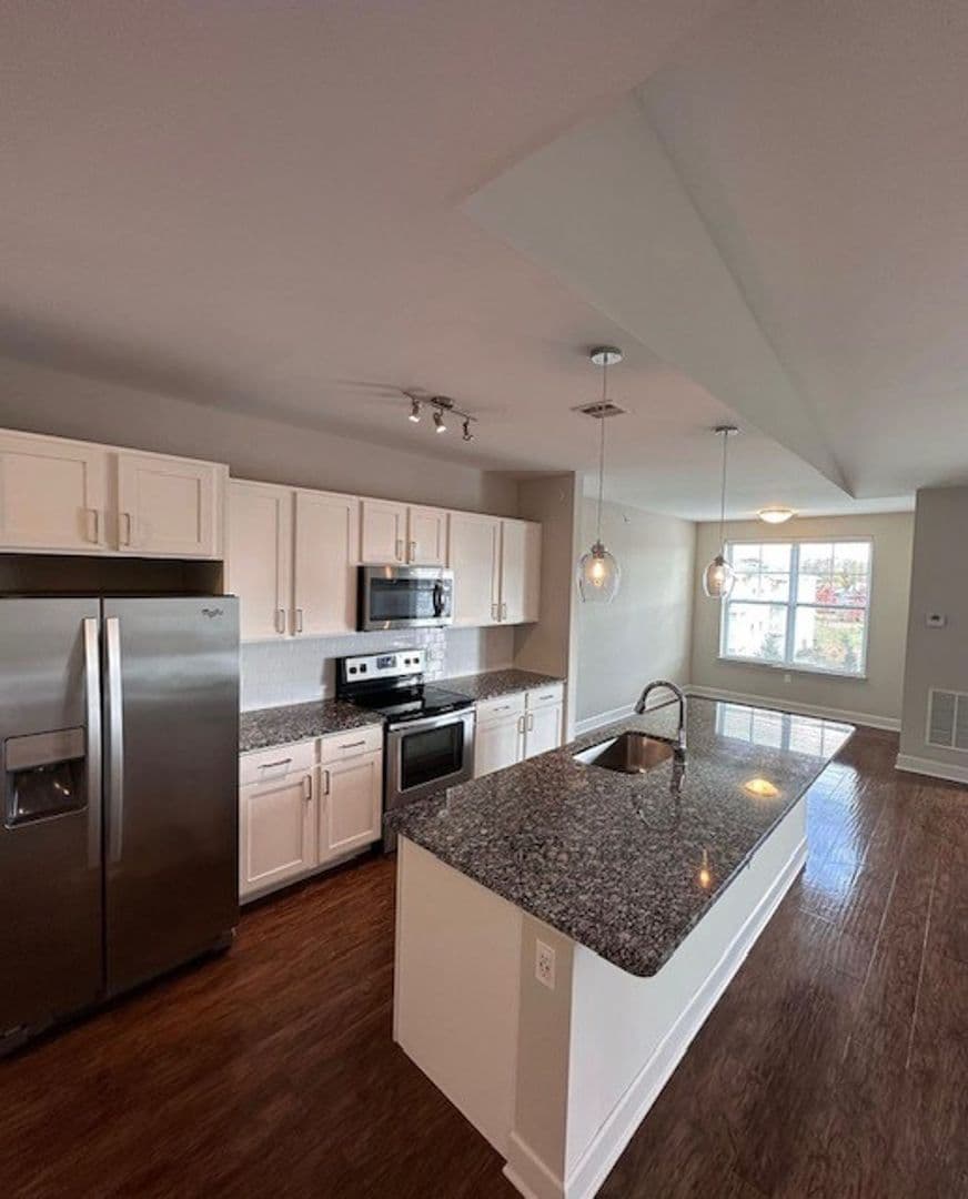 Old Saybrook Apartment: 7 N Main St