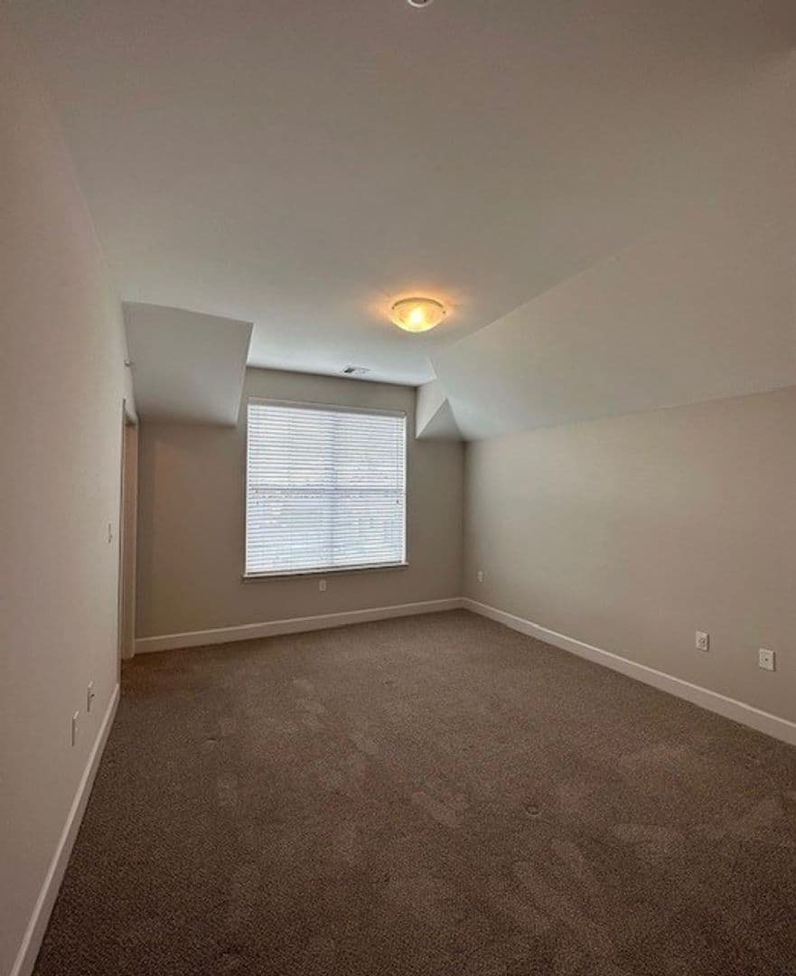 Old Saybrook Apartment: 7 N Main St