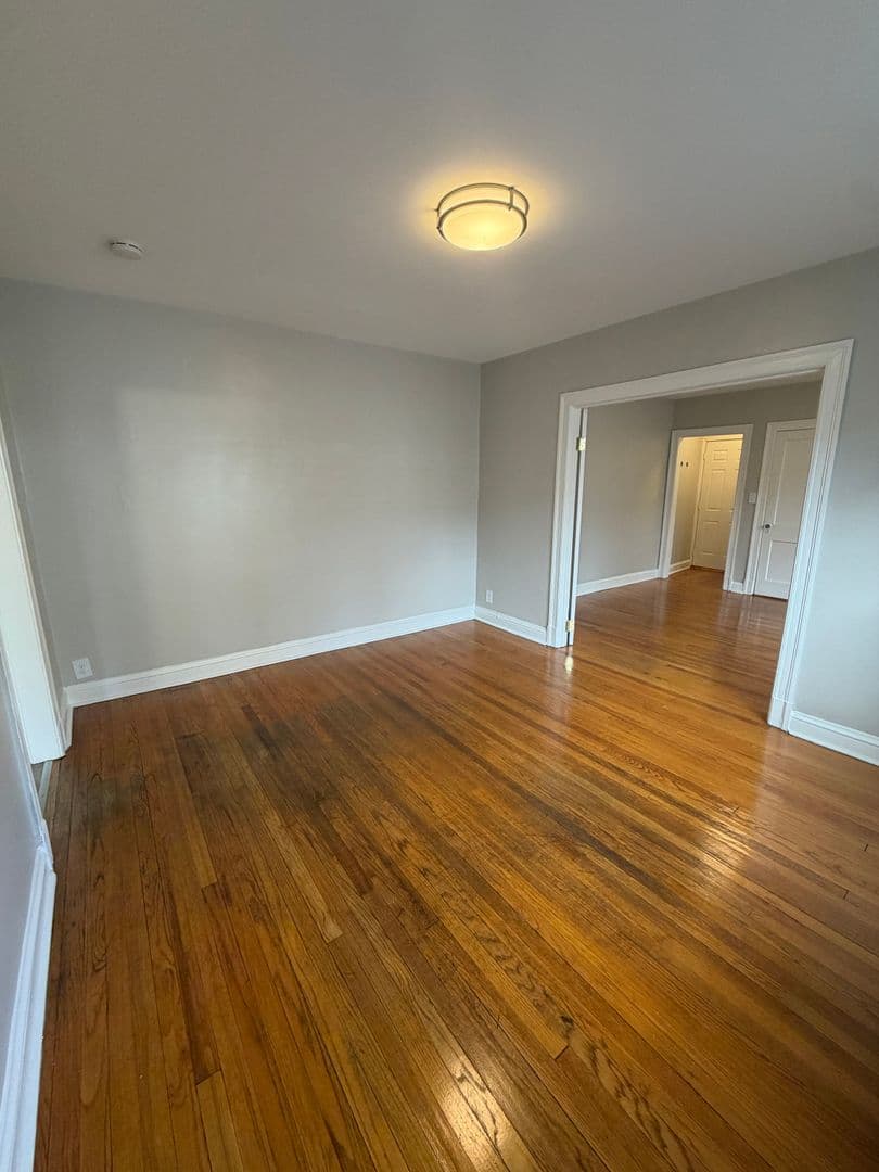 West Hartford Apartment: 843 Farmington Avenue