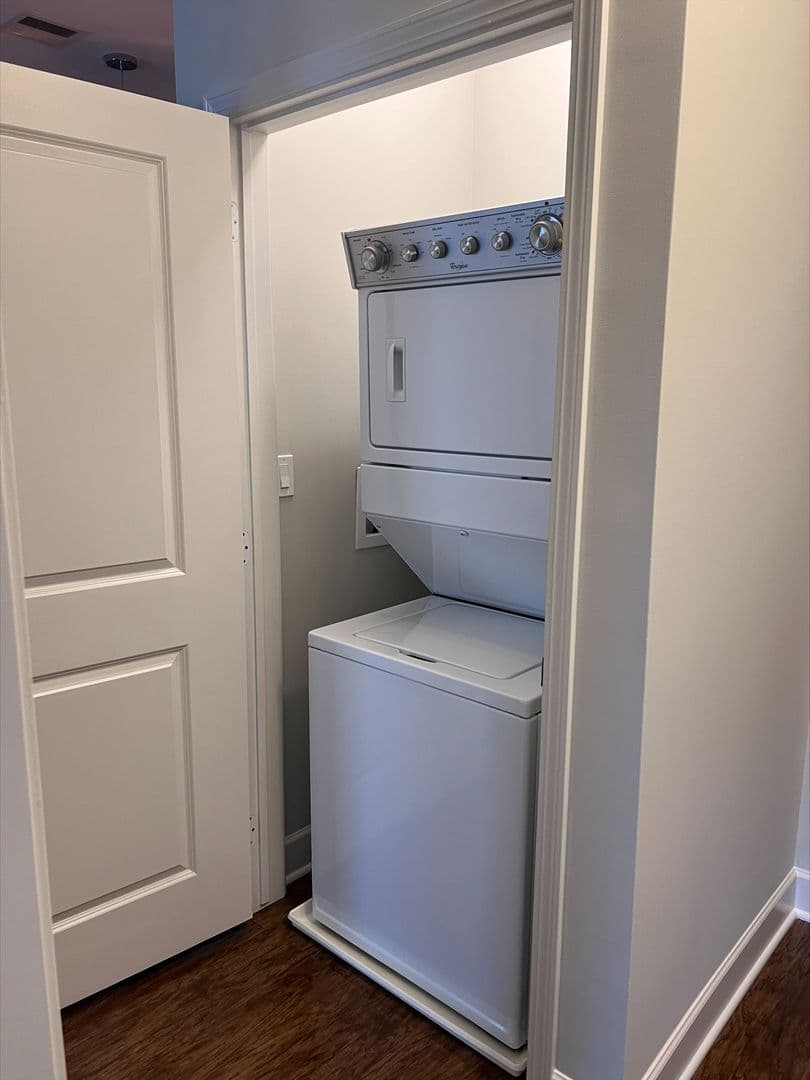 Old Saybrook Apartment: 7 N Main St