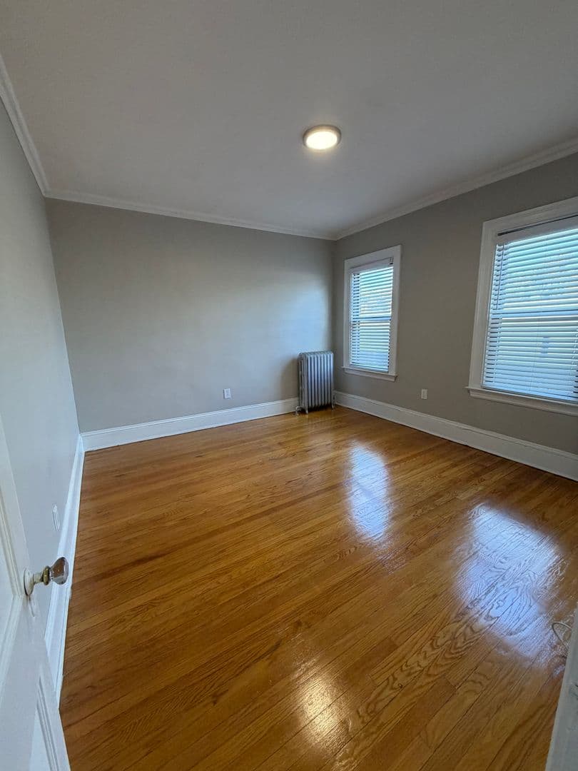 West Hartford Apartment: 843 Farmington Avenue