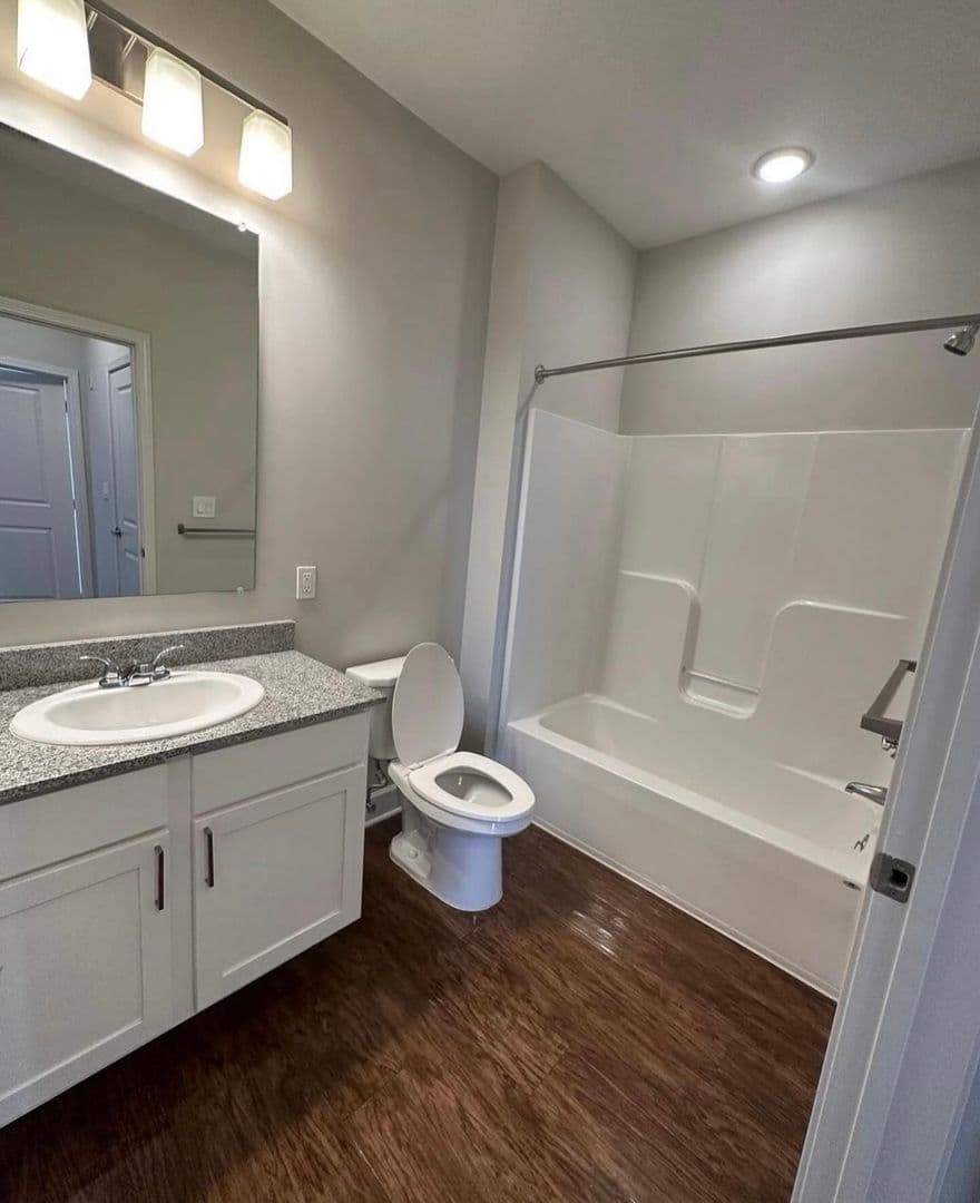 Old Saybrook Apartment: 7 N Main St
