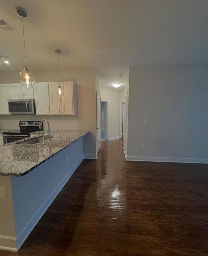 Old Saybrook Apartment: 7 N Main St