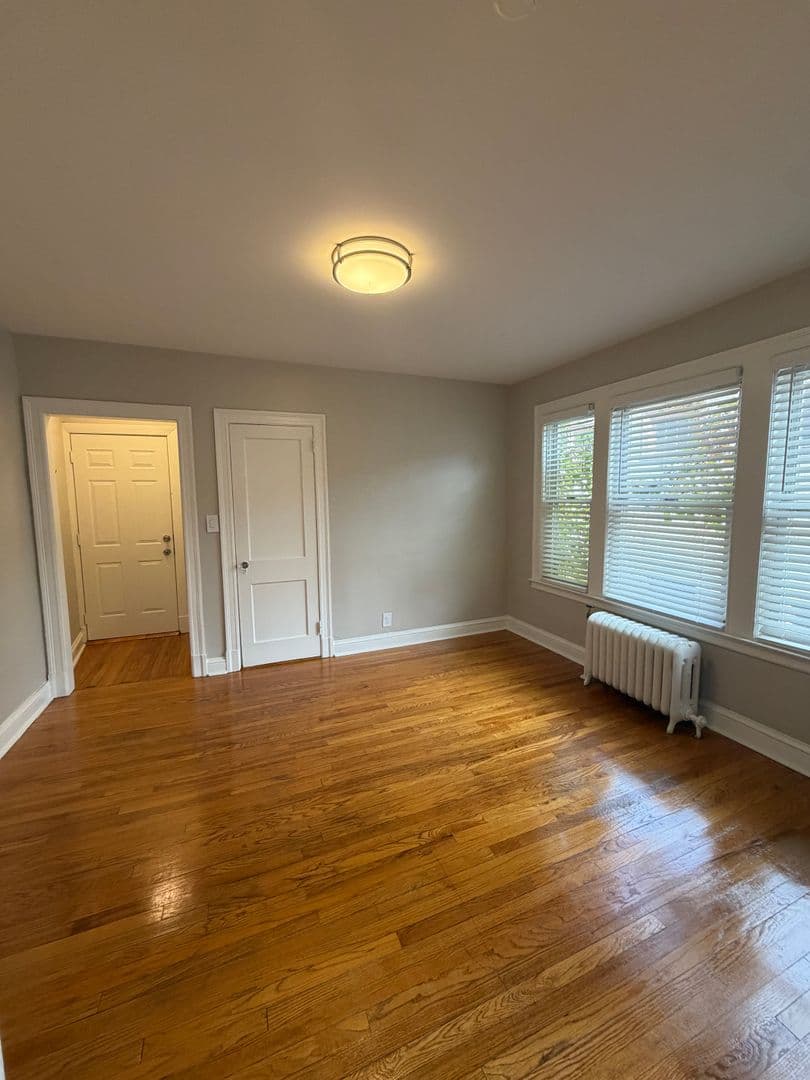 West Hartford Apartment: 843 Farmington Avenue