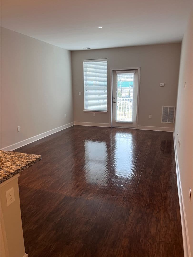 Old Saybrook Apartment: 7 N Main St