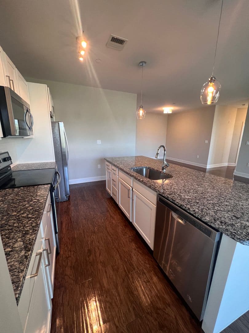 Old Saybrook Apartment: 7 N Main St