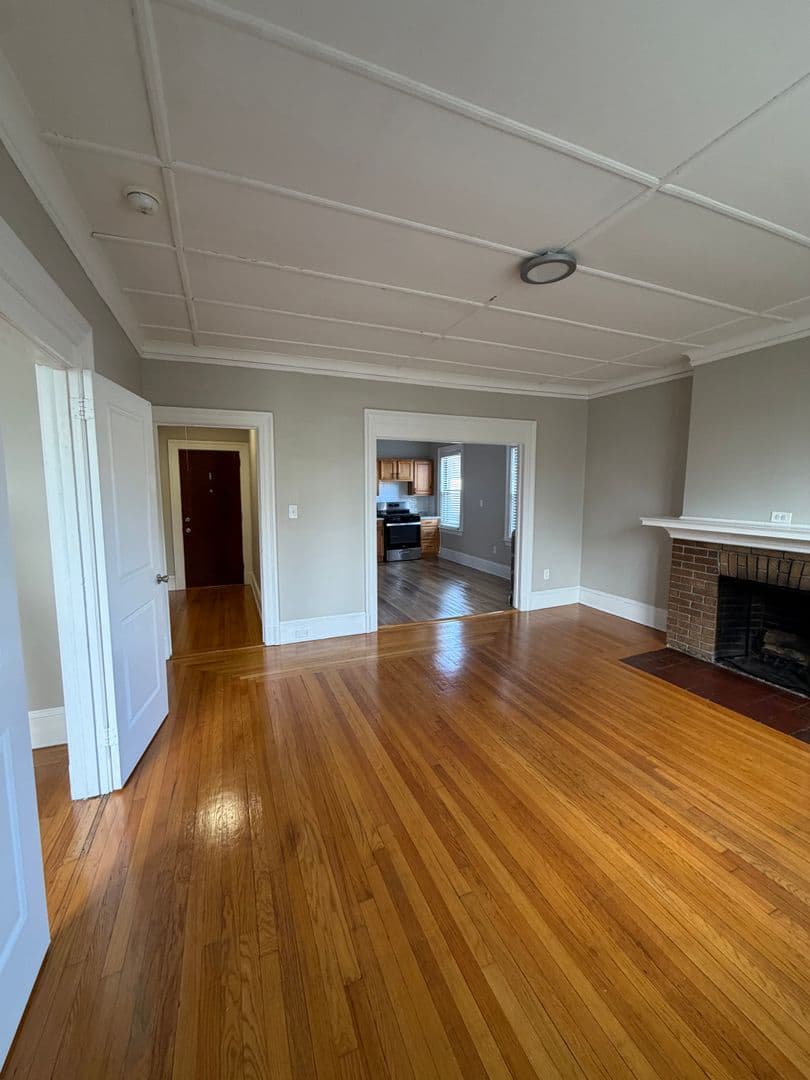 West Hartford Apartment: 843 Farmington Avenue
