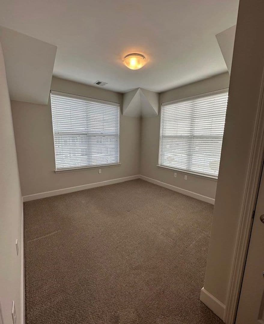 Old Saybrook Apartment: 7 N Main St