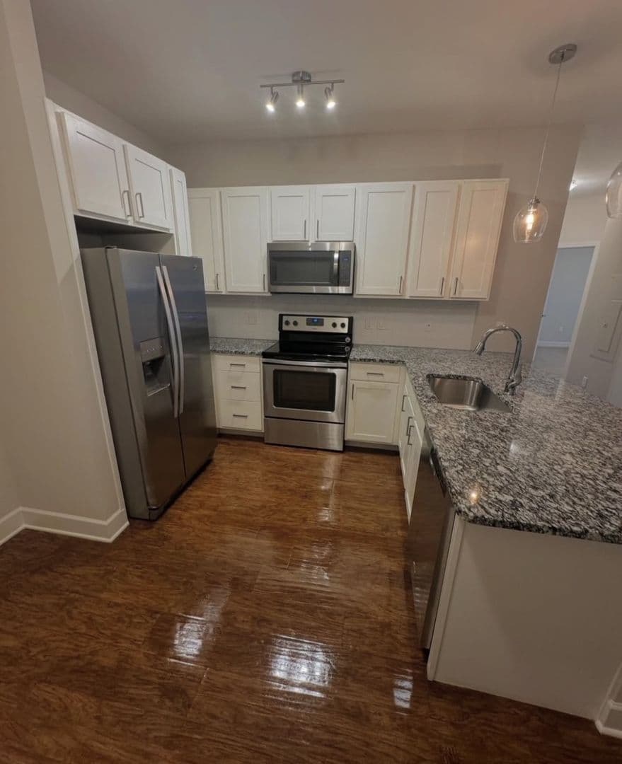 Old Saybrook Apartment: 7 N Main St
