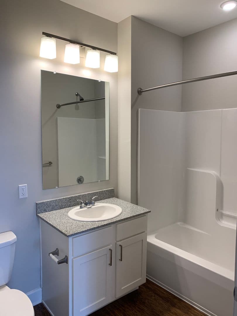 Old Saybrook Apartment: 7 N Main St