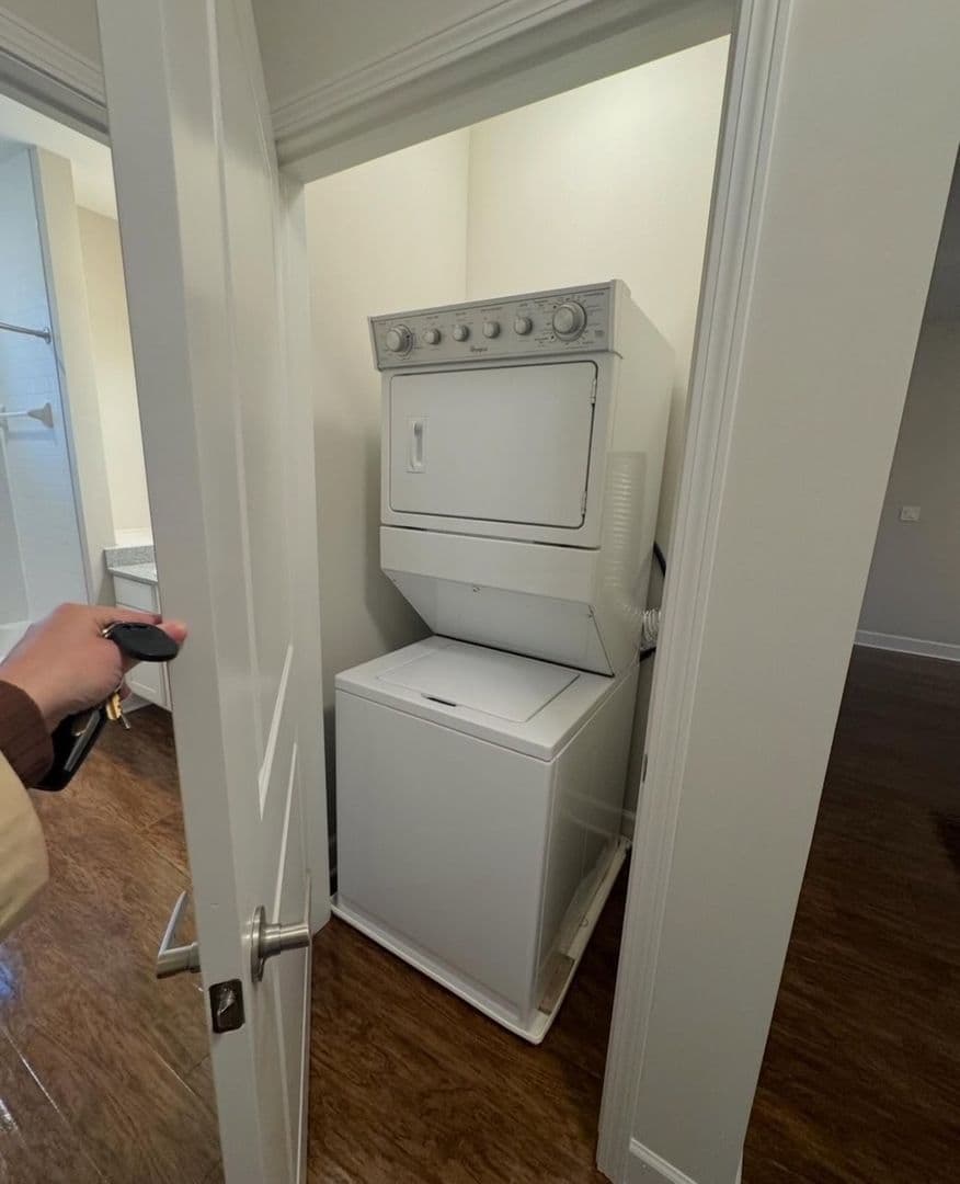 Old Saybrook Apartment: 7 N Main St