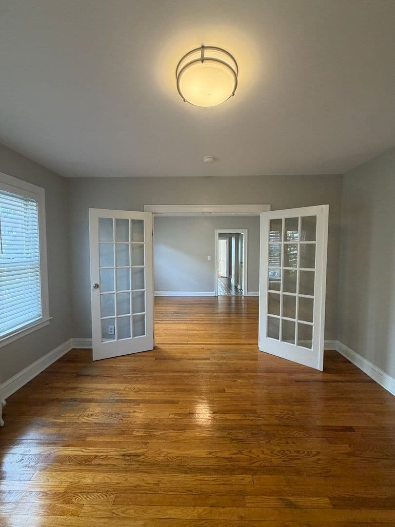 West Hartford Apartment: 843 Farmington Avenue