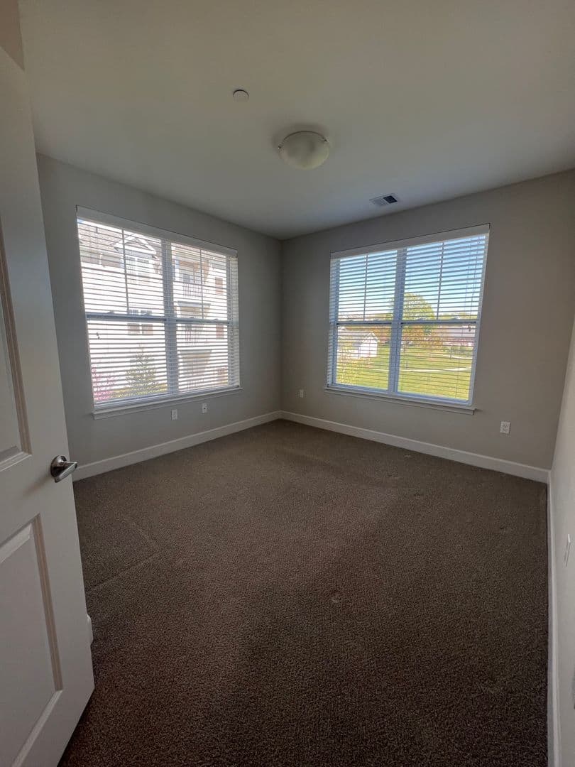 Old Saybrook Apartment: 7 N Main St
