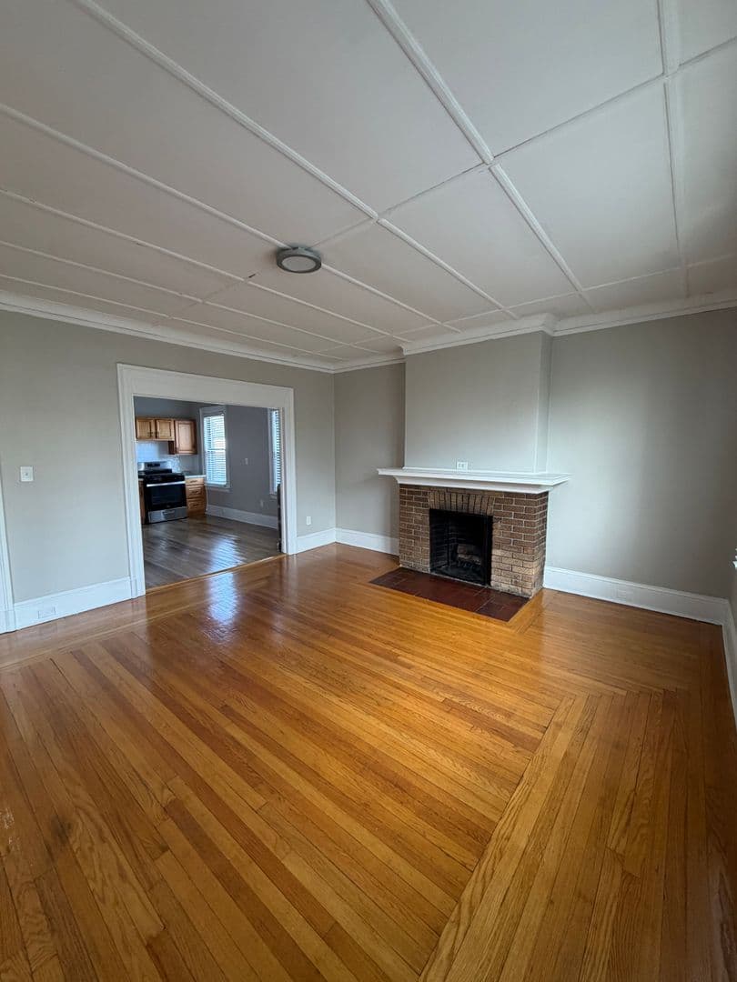 West Hartford Apartment: 843 Farmington Avenue