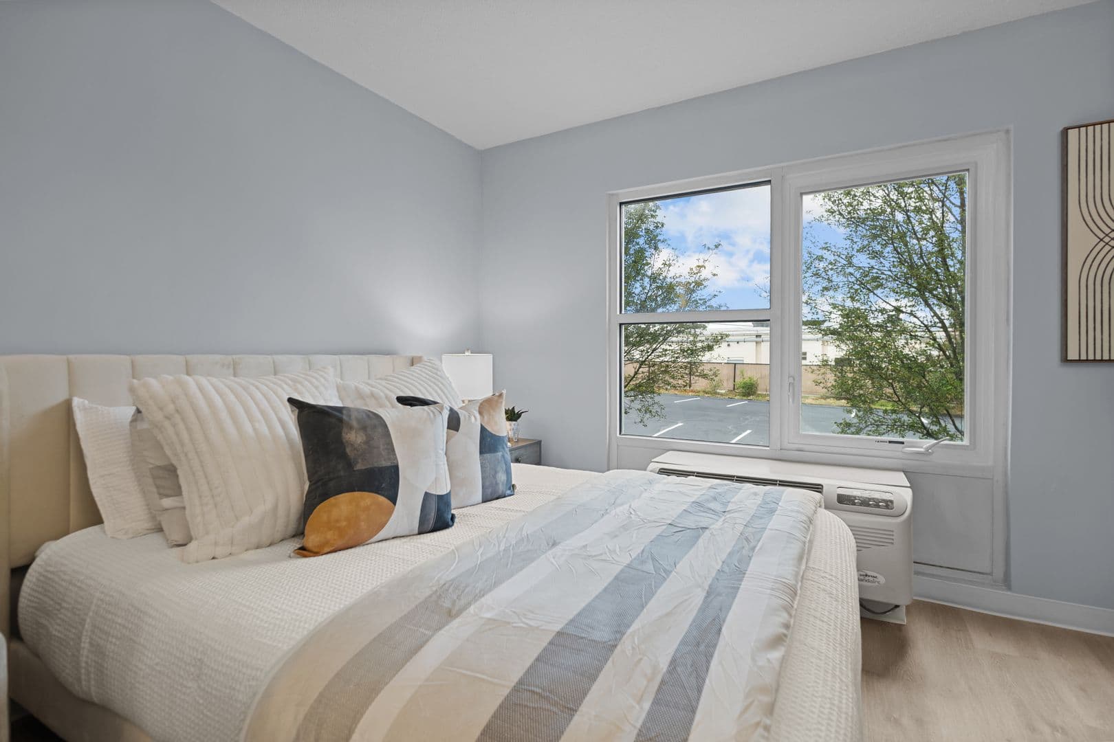 Warwick Apartment: 1850 Post Road