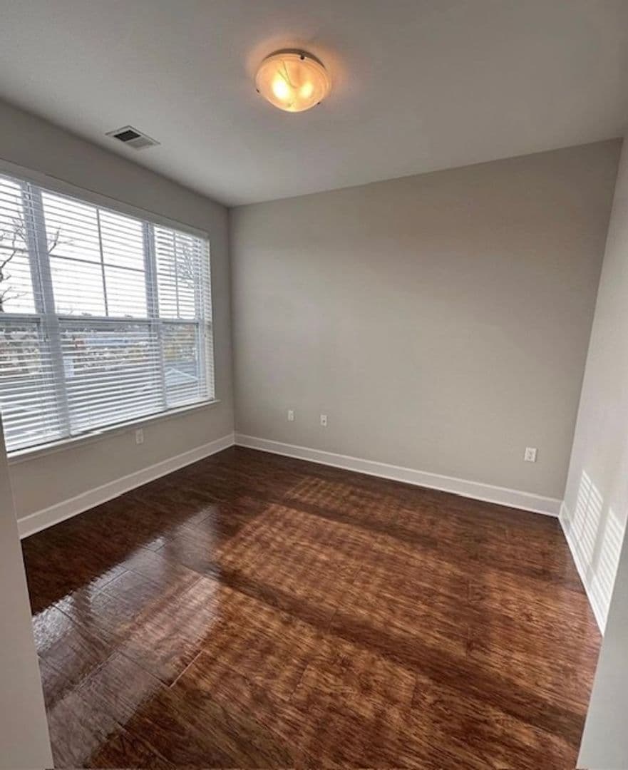 Old Saybrook Apartment: 7 N Main St