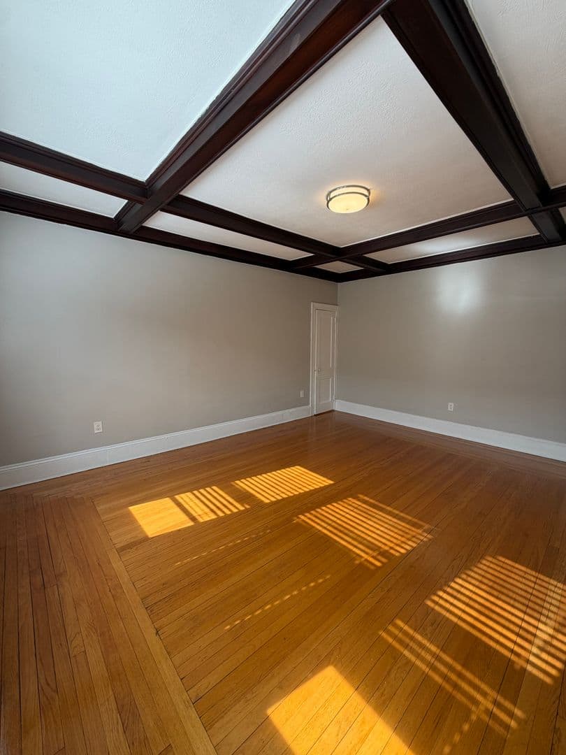 West Hartford Apartment: 843 Farmington Avenue