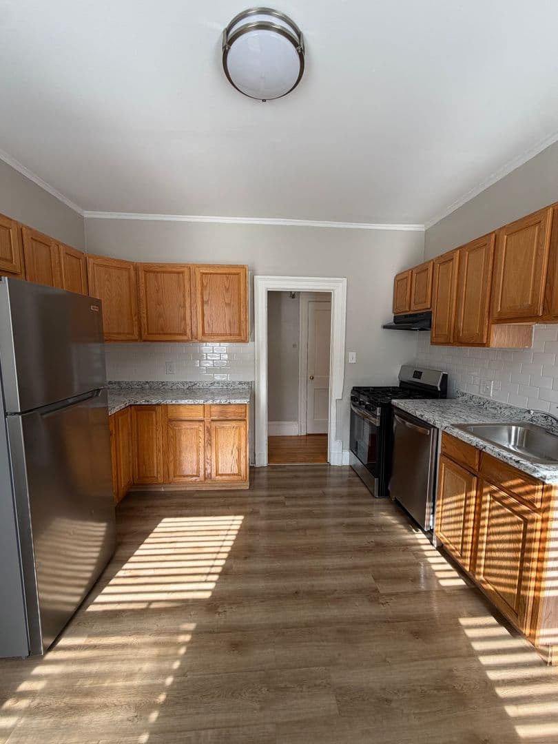 West Hartford Apartment: 843 Farmington Avenue
