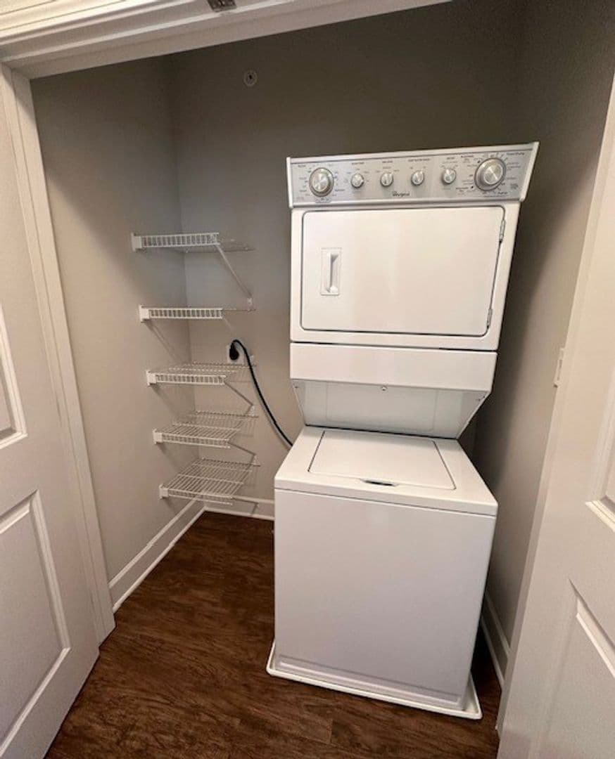 Old Saybrook Apartment: 7 N Main St