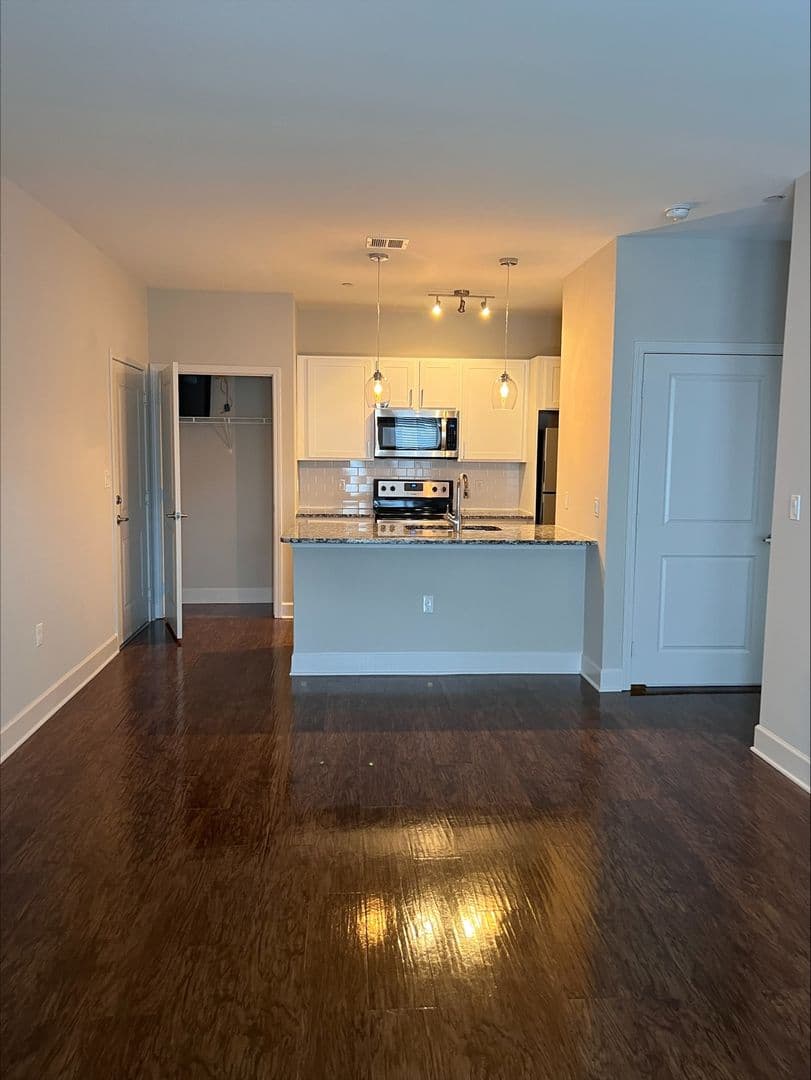 Old Saybrook Apartment: 7 N Main St