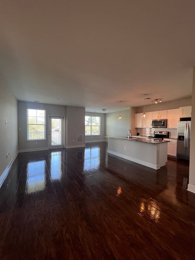 Old Saybrook Apartment: 7 N Main St