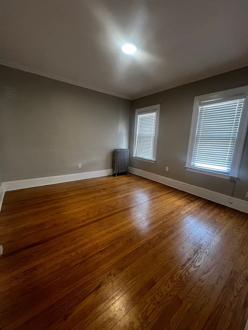 West Hartford Apartment: 843 Farmington Avenue