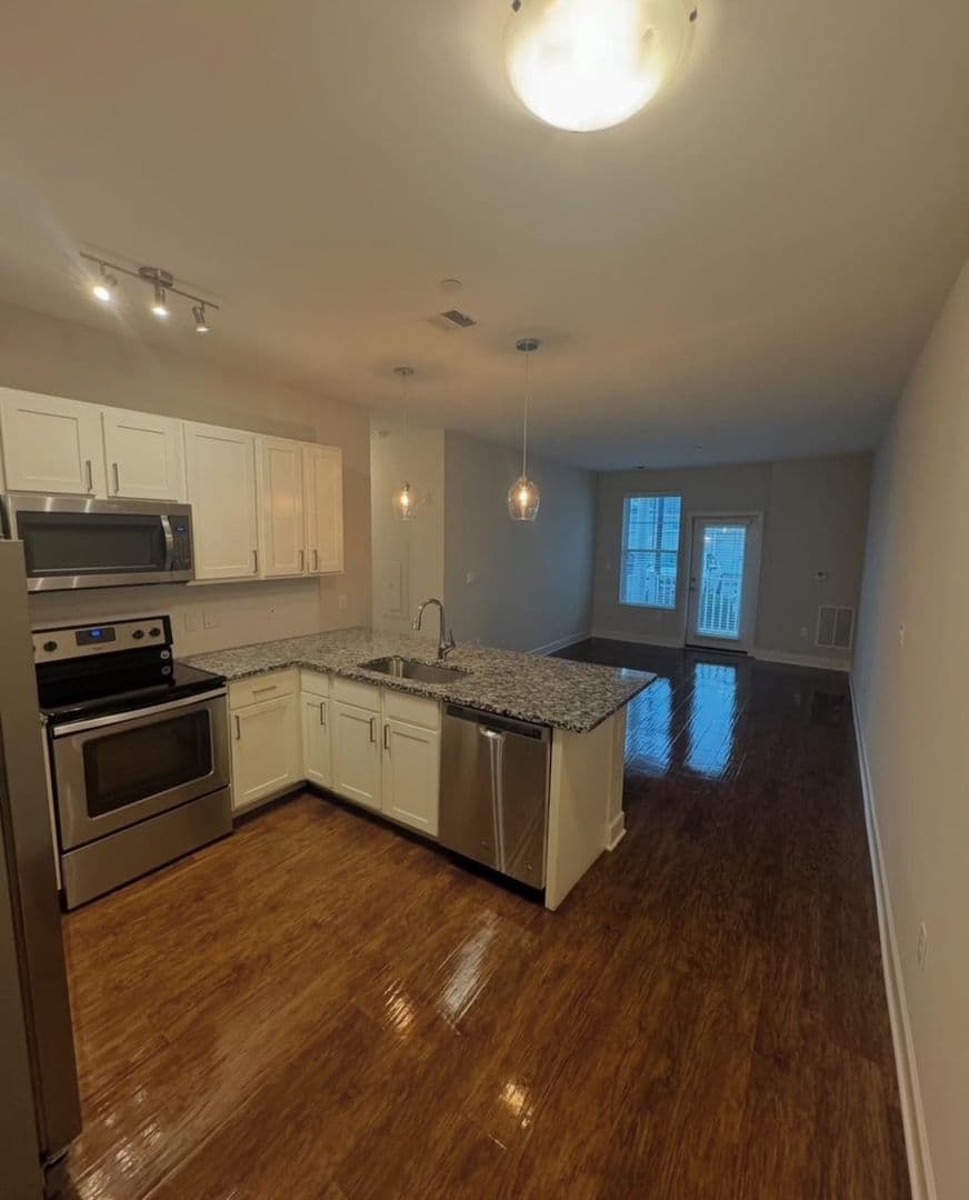 Old Saybrook Apartment: 7 N Main St