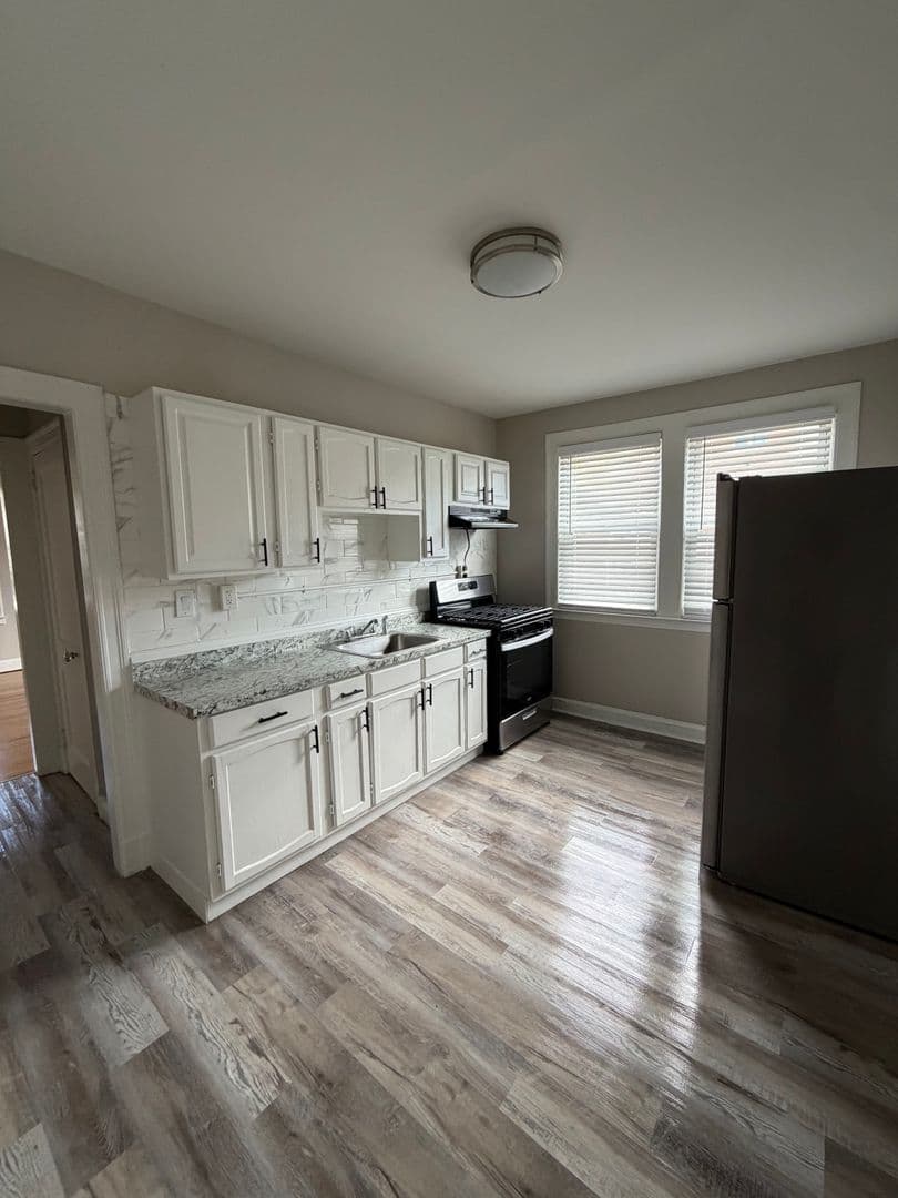 West Hartford Apartment: 843 Farmington Avenue