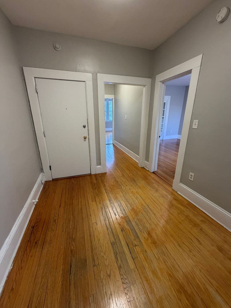 West Hartford Apartment: 843 Farmington Avenue