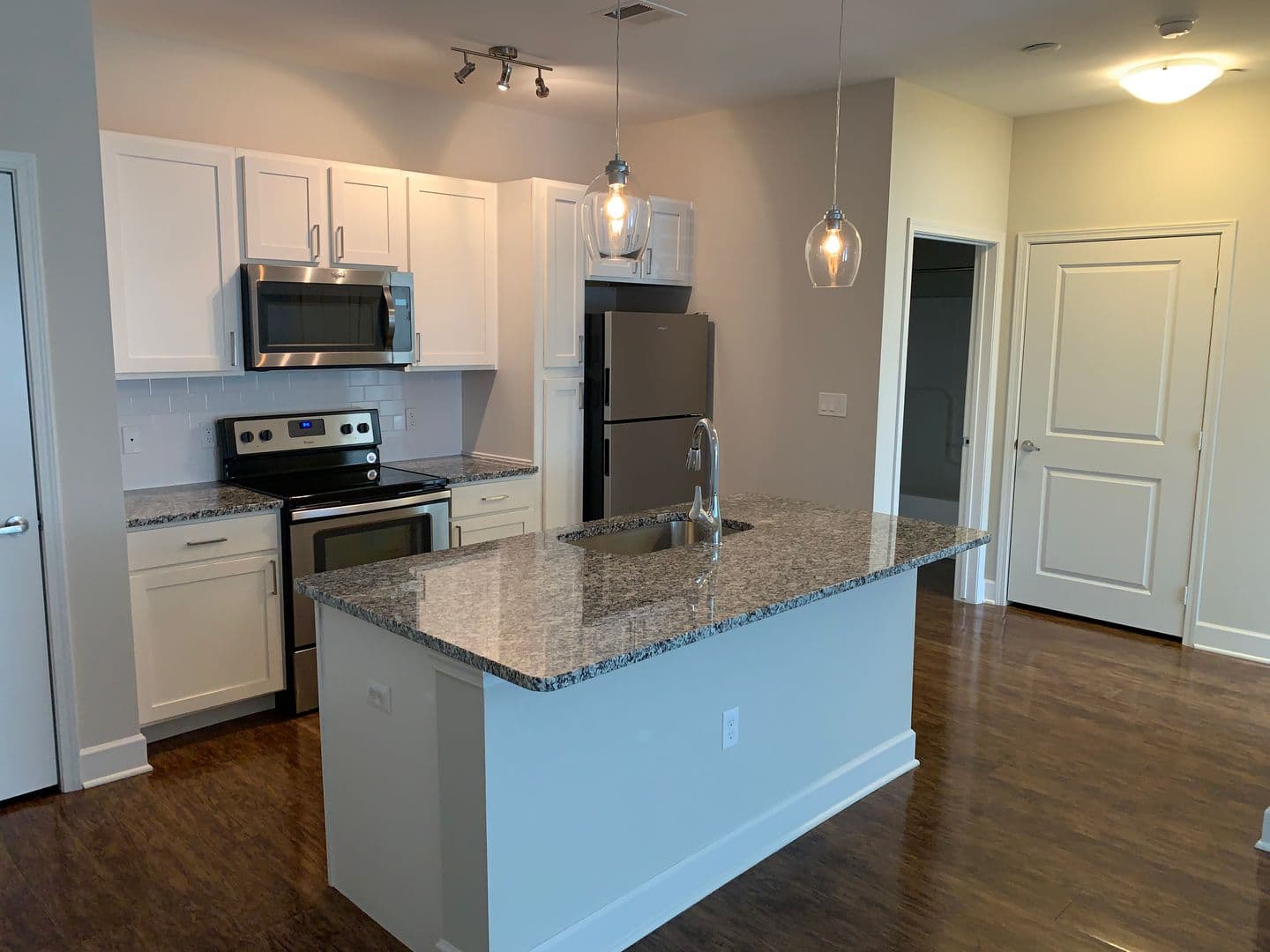 Old Saybrook Apartment: 7 N Main St