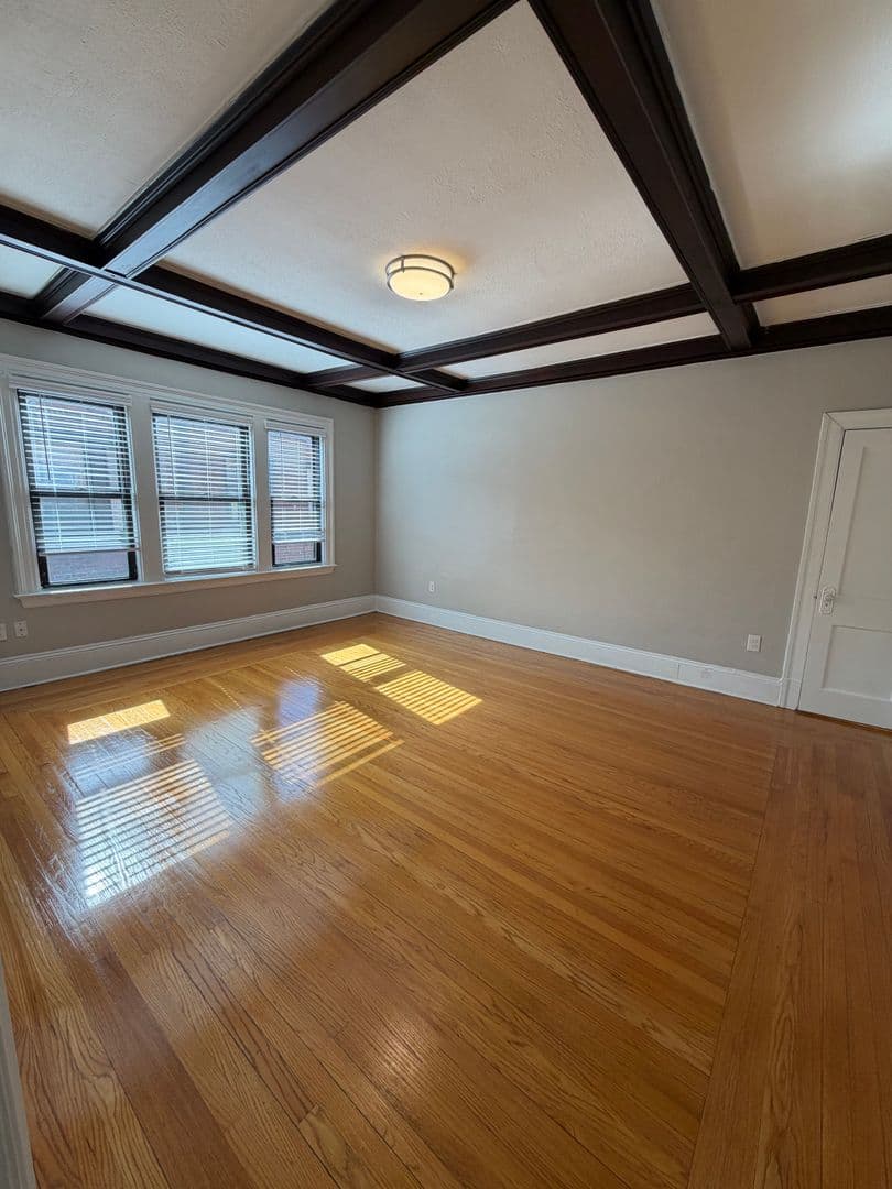 West Hartford Apartment: 843 Farmington Avenue