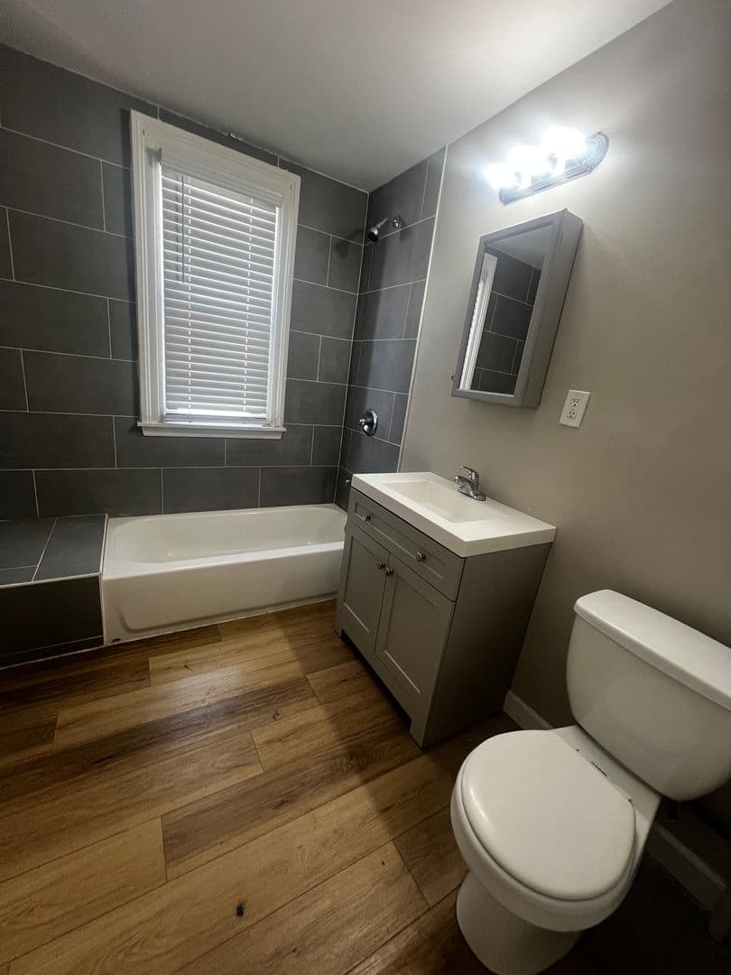 West Hartford Apartment: 843 Farmington Avenue