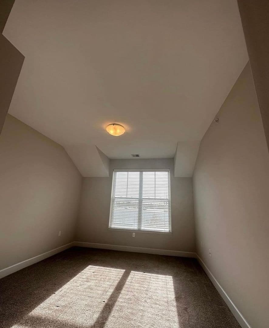 Old Saybrook Apartment: 7 N Main St