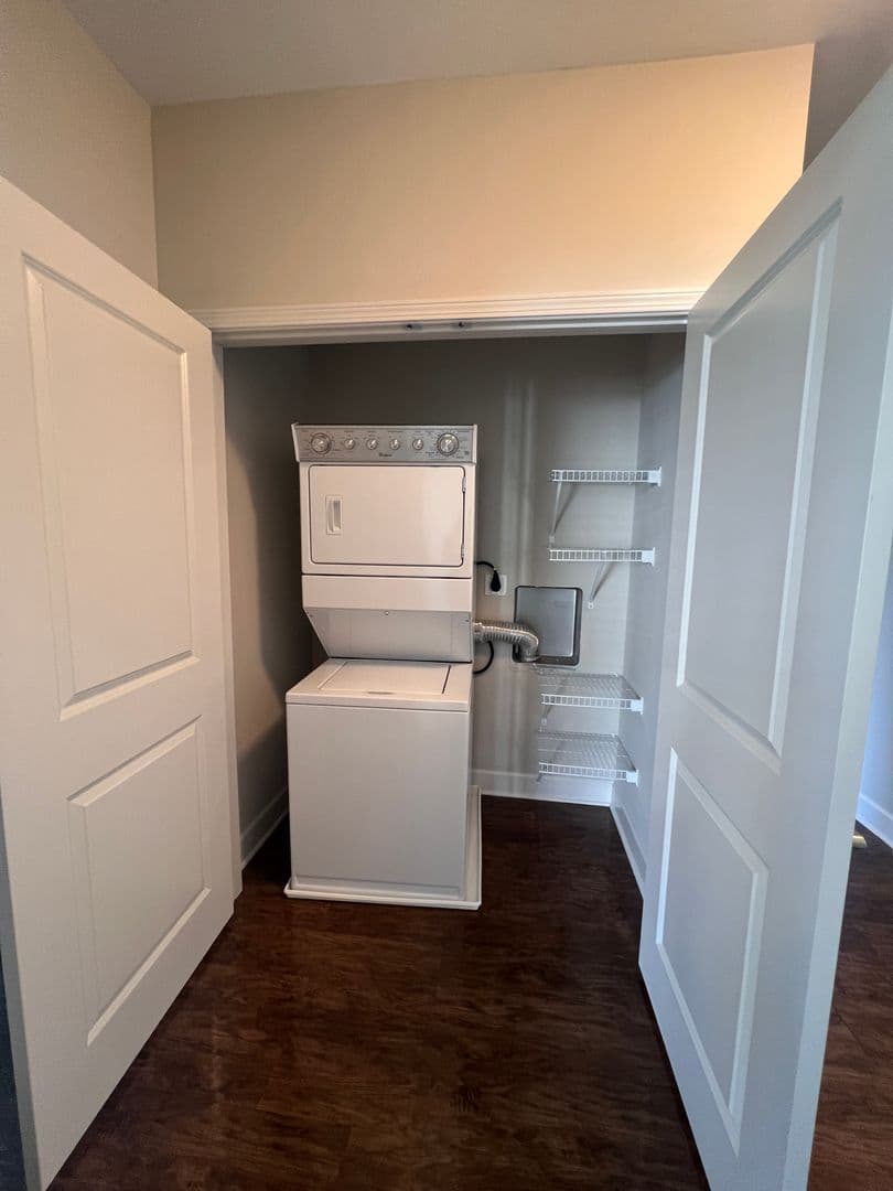 Old Saybrook Apartment: 7 N Main St