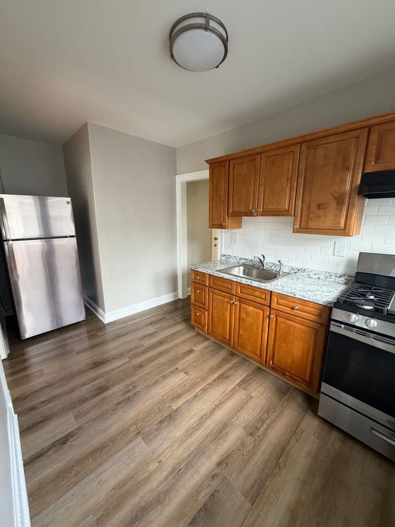 West Hartford Apartment: 843 Farmington Avenue