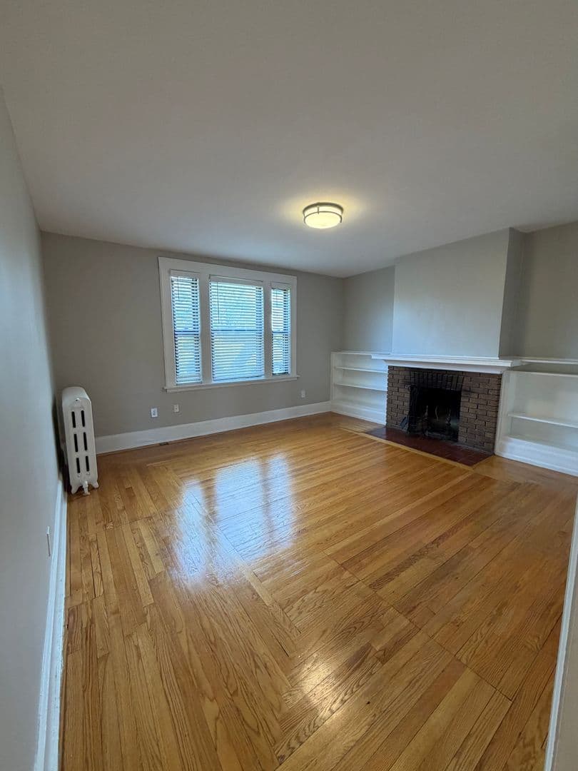 West Hartford Apartment: 843 Farmington Avenue